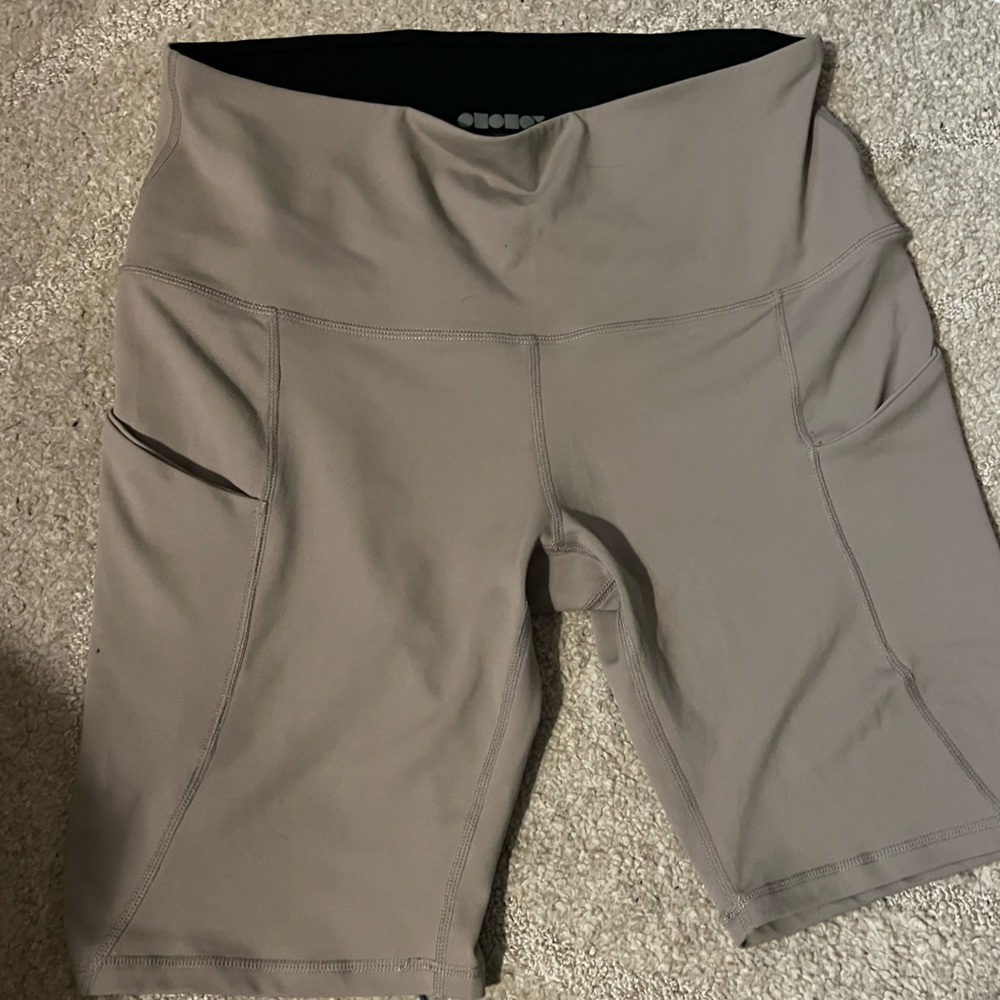 Women's Taupe Bike Shorts with Pockets L